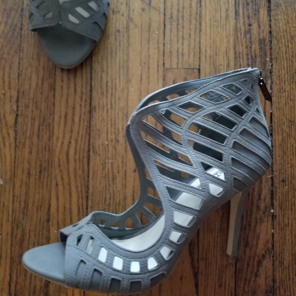 BCBG Generation grey cut out heels - Picture 1 of 3